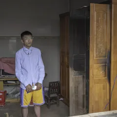 一位乡村年轻人决定与父亲决裂