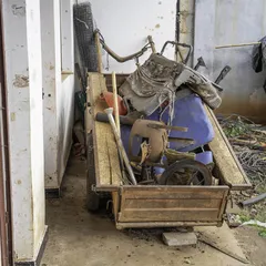 一位乡村年轻人决定与父亲决裂1
