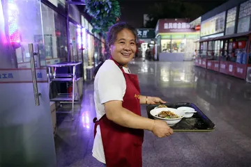 牛八宝桂林米粉：熟客食堂