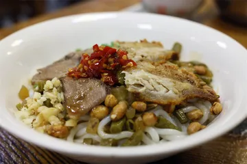 牛八宝桂林米粉：熟客食堂3