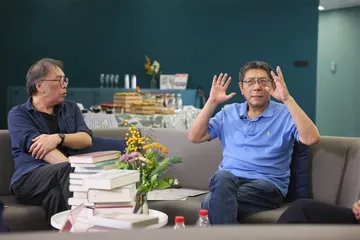 陈嘉映：想看清现在得跳开一步1