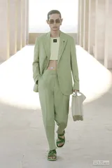 在春天，穿成一棵棵行走的植物1