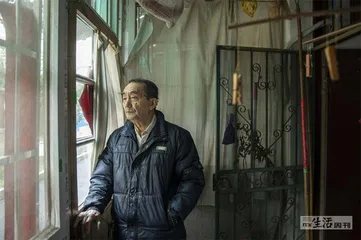 金晓宇，游潜在深海