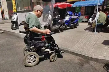 影像 | 城市的街道上，谁更重要？10