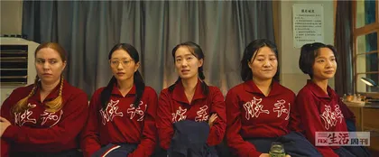 史策：从“腰部演员”到“女喜剧人”1