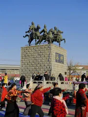 英雄时代的黎明：从黄巾之乱到群雄逐鹿