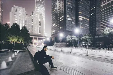 现实不是《老友记》