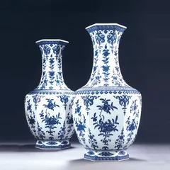 ​瓦德西与青花折枝花果纹六方瓶