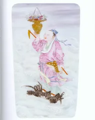 ​乾隆粉彩开光八仙过海图盘口瓶2