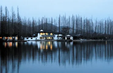 “西湖”杭州:土地财富的力量