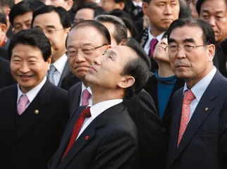 李明博当选新一任总统