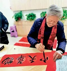 银发“短剧王”,人生再开机2