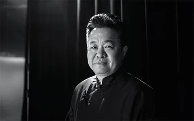 邱华栋：直到钢笔滑落指尖