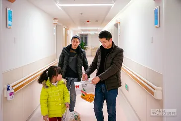 3岁女童坠楼背后：一个打工家庭的托举与下坠3