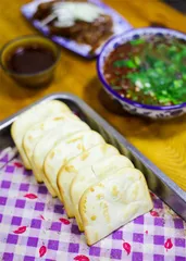 周老六锅盔牙子：咸阳版“肉夹馍”1