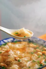 走，去村里吃碗馄饨