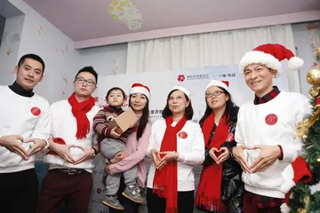 慈善如梅，芳融冬冰
