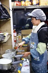 “去食夜粥啰！”