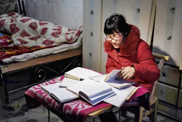 诗人余秀华：苦痛中的歌唱