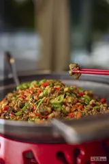 “本地餐厅做的菜就是盐帮菜”