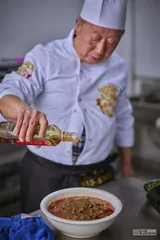 “本地餐厅做的菜就是盐帮菜”1