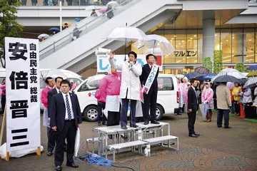 安倍晋三：鹰派将如何改变日本