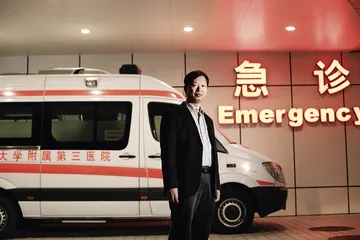 医生邓子德：每一名医生都在走钢丝