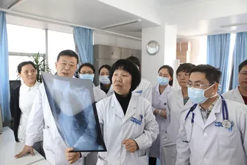 北京综合性医院：“非典”时期的双重角色