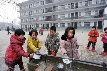 老河口小学踩踏事件：一扇铁门与四条生命3