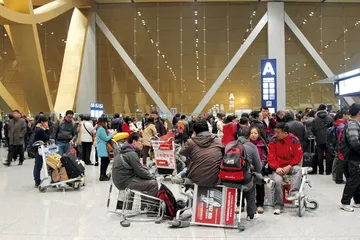 瘫痪的机场：一场大雾引发的滞留与乱象3