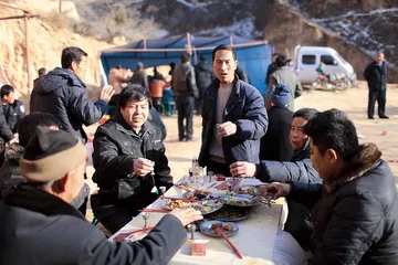 最年轻女村官连任：争议中的下一个三年2