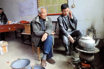 最年轻女村官连任：争议中的下一个三年4