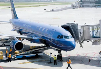 兰世立，航空生意的信用破产5