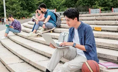 人工智能时代终身学习的“四重转向”