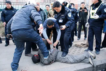 ​泰安持枪袭警事件
