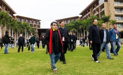 ​“三地导演”共商百亿之后